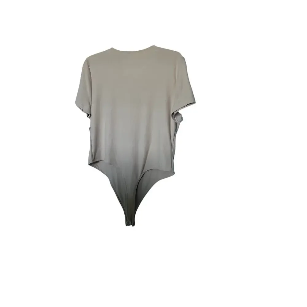 NWT No Boundaries Teens Tan short sleeve Body Fit Top Size XL (15-17).